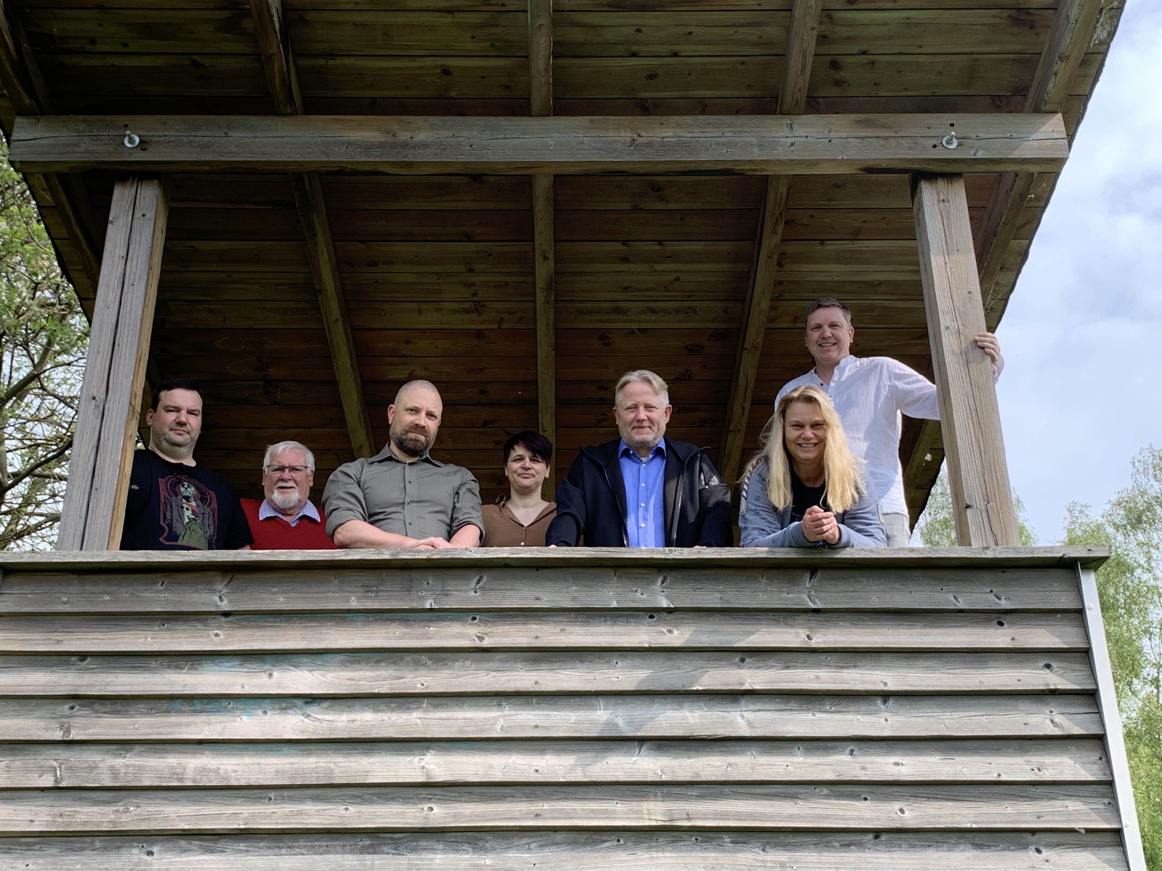 Foto: Vorstand des CDU-Ortsverbandes Wabe-Schunter/Privat-zur Verffentlichung freigegeben

(von links nach rechts: Bjrn Grundey/Jrgen Wendt/Falko Salbert/Bianca Nicolai/Thorsten Wendt/Kathrin Wendt/Michael Nicolai)