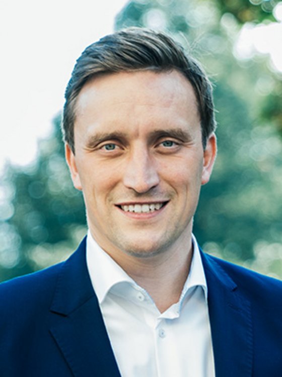 Source:
https://www.landtag-niedersachsen.de/abgeordnete-und-fraktionen/abgeordnete/details/sebastian-lechner/