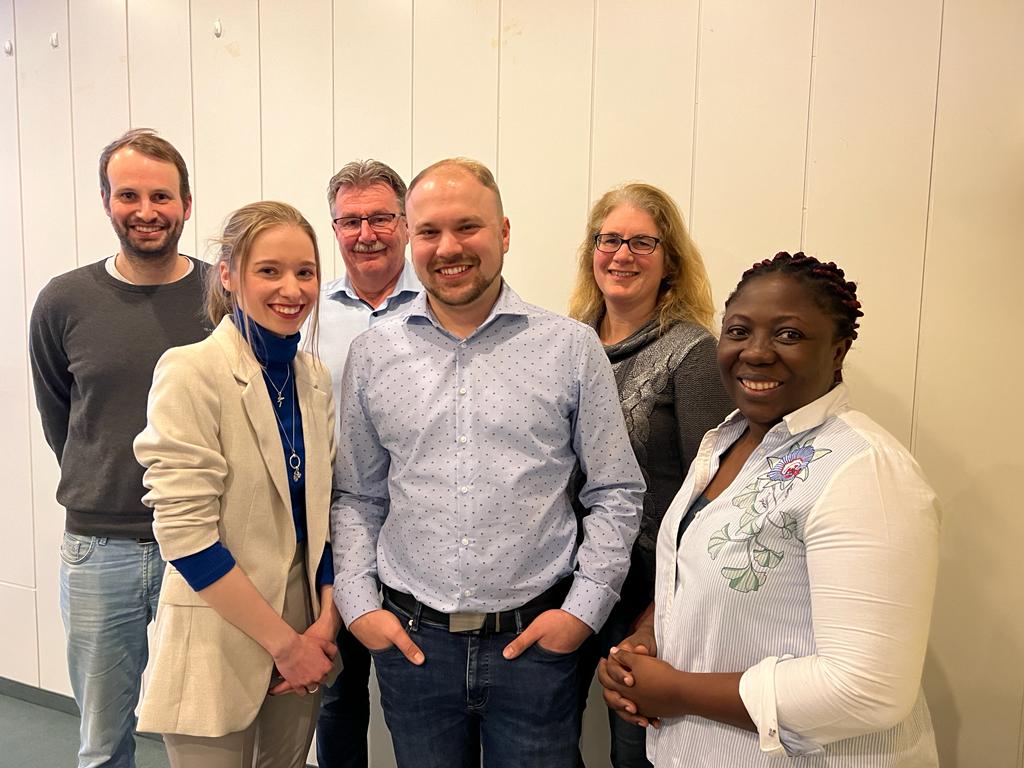 v.l.: Daniel Dnni, Paulina Pohler, Peter Bertram, Jan Hltje, Nicole Bratschke, Sandrine Bakoben
(es fehlen: Julia Kark und Timm Sowade)